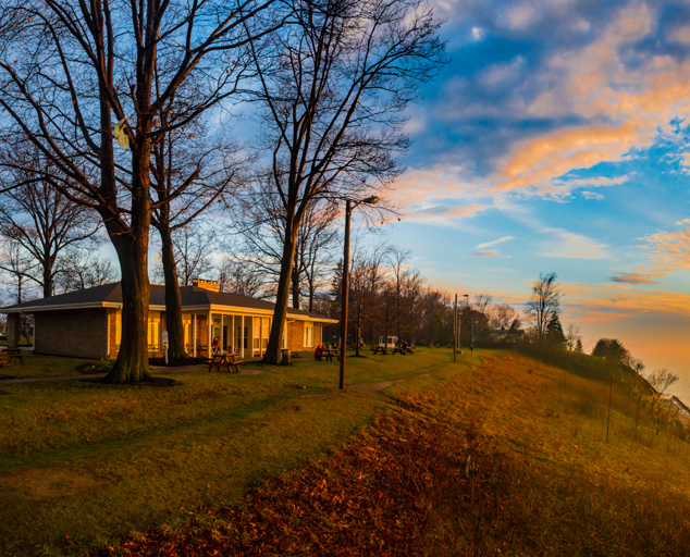 Lakefront Lodge in Willowick Lake Erie Park Views Lake Metroparks