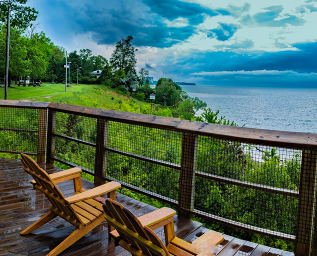 Lakefront Lodge in Willowick Lake Erie Park Views Lake Metroparks