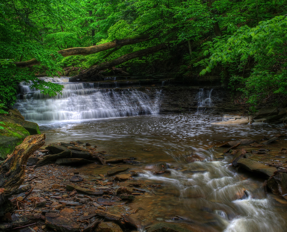 Penitentiary Glen Nature Park in Kirtland, Ohio, waterfall Lake