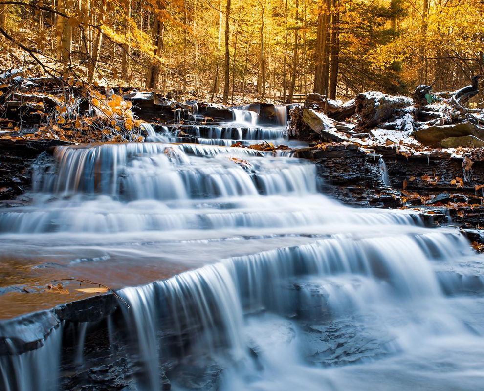 Penitentiary Glen Nature Park in Kirtland, Ohio, waterfall Lake